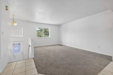 Main picture of 142 N 16th Ave