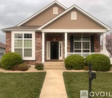 Main picture of 1792 Old Park Ln