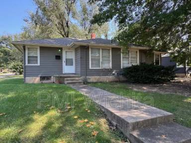 Main picture of 2302 S Broadview St