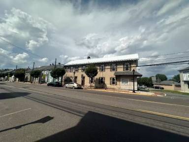 Main picture of 1 W Main St