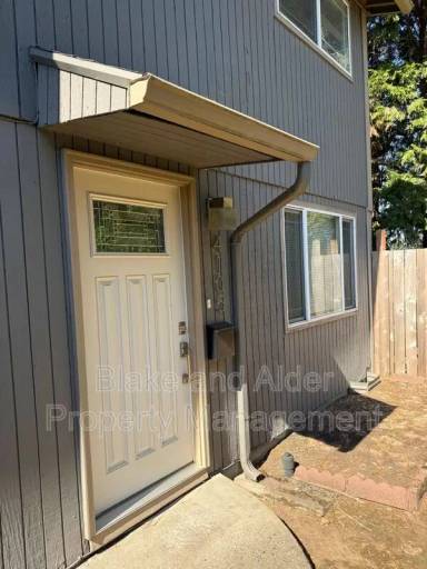 Main picture of 4105 NE Killingsworth St