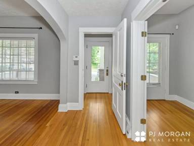 Main picture of 5004 Webster St