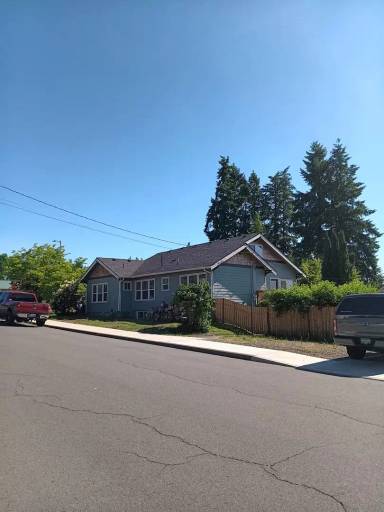 Main picture of 1005 Main St E