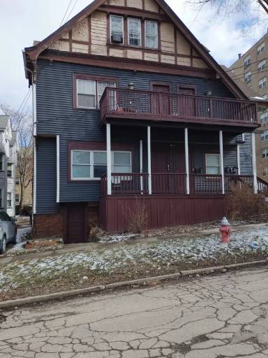 Main picture of 1381 W 116th St