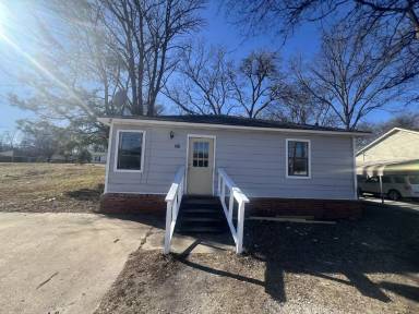 Main picture of 211 N College St