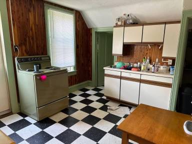 Main picture of 1021 1/2 10th St E