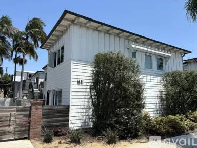 Main picture of 1341 Manhattan Beach Blvd