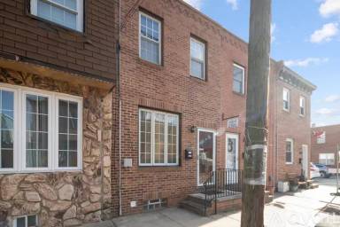 Main picture of 2305 E Thompson St