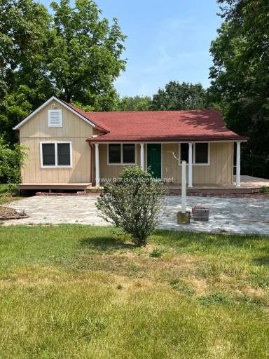 Main picture of 6584 E Grand Rd