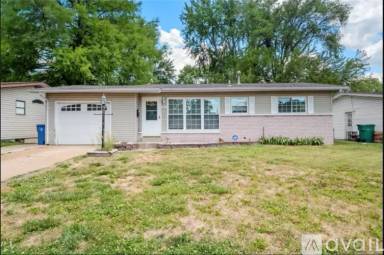 Main picture of 815 Carmelita Ln
