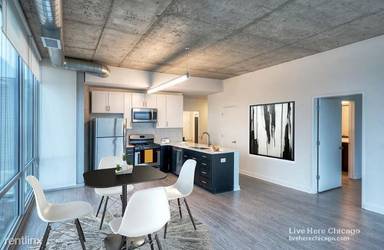 Main picture of 1401 S. State Apartments