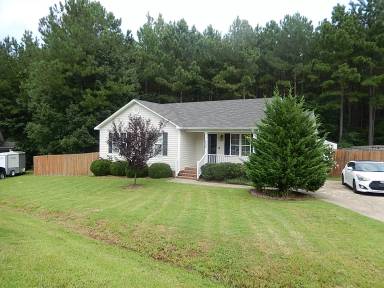 Main picture of 909 Amber Acres Ln