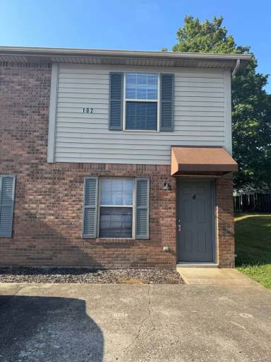 Main picture of 102 Hickory Trce