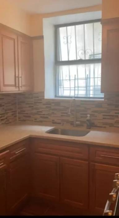 Main picture of 649 Watkins St