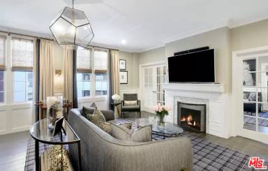 Main picture of 420 S Barrington Ave