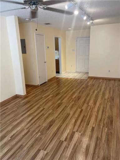 Main picture of 2409 Leon St
