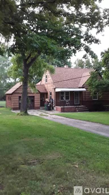 Main picture of 46 1/2 E Schaaf Rd