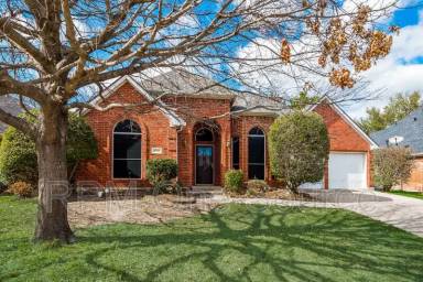 Main picture of 5922 Mockingbird Ln