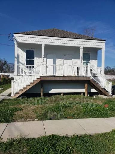 Main picture of 2930 Spain St