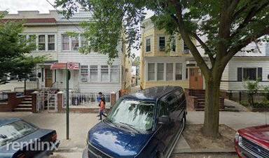 Main picture of 3740 98th St