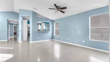 Main picture of 452 SE 20th Dr