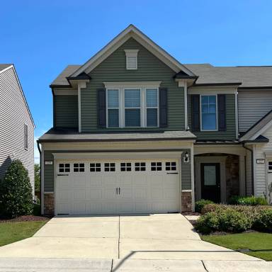 Main picture of 325 Brier Crossings Loop