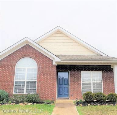 Main picture of 270 Village Dr
