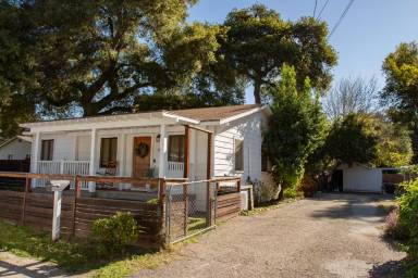 Main picture of 170 N Arnaz St