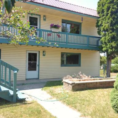 Main picture of 955 6 Ave