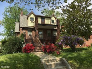 Main picture of 3030 Pinewood Ave