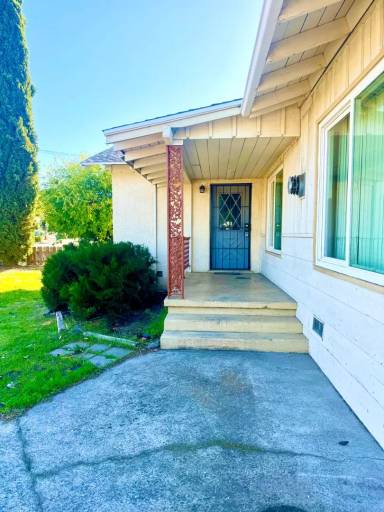 Main picture of 705 E St