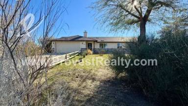 Main picture of 16657 Kayuga St