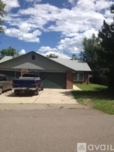 Main picture of 906 Van Gordon St