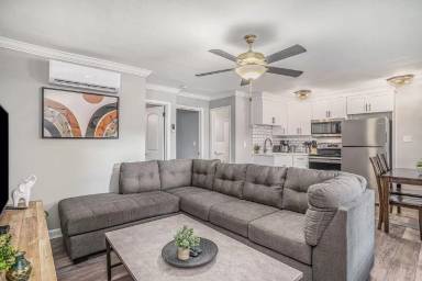 Main picture of 1075 W Ocean View Ave