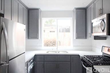 Main picture of 817 N Harvard Blvd
