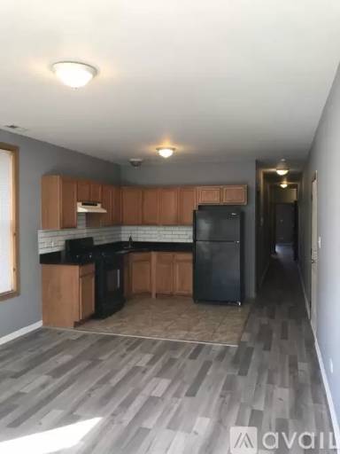 Main picture of 7834 S Phillips Ave