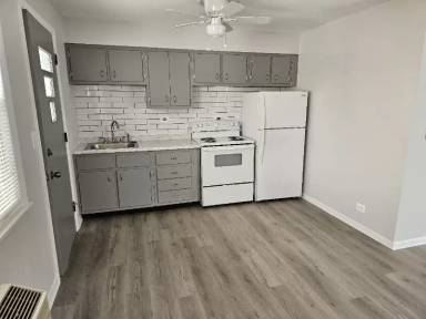 Main picture of 4855 Elm St