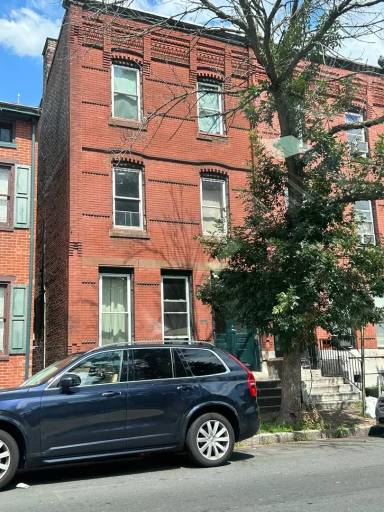 Main picture of 326 W State St