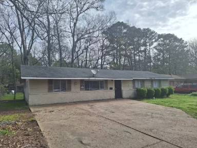 Main picture of 3230 Woodview Dr