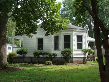 Main picture of 740 Hawthorne Ln