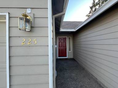 Main picture of 225 W Dartmouth St