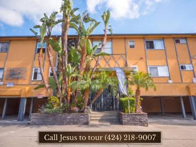 Main picture of 334 S Hobart Blvd