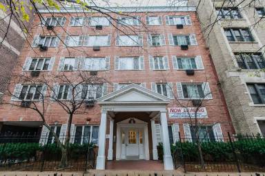 Main picture of 1355 N Dearborn St