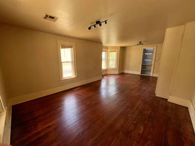 Main picture of 831 S Elizabeth St