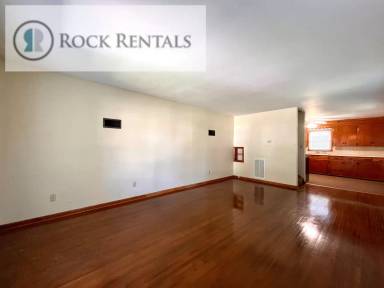 Main picture of 718 N Poplar St
