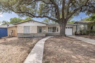 Main picture of 222 Dryden
