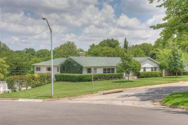 Main picture of 1701 Versailles Rd