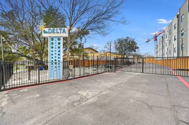 Main picture of 2208 Del Curto Rd