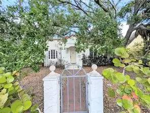 Main picture of 1701 Siesta Dr