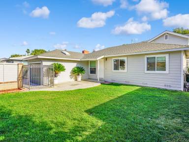 Main picture of 2476 Elden Ave